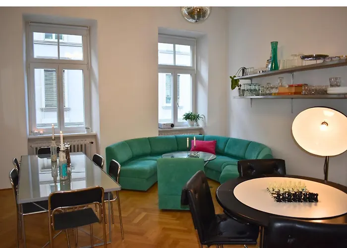 Vintage House - Lgbtq & Female Friendly