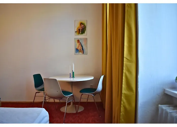 Vintage House - Lgbtq & Female Friendly