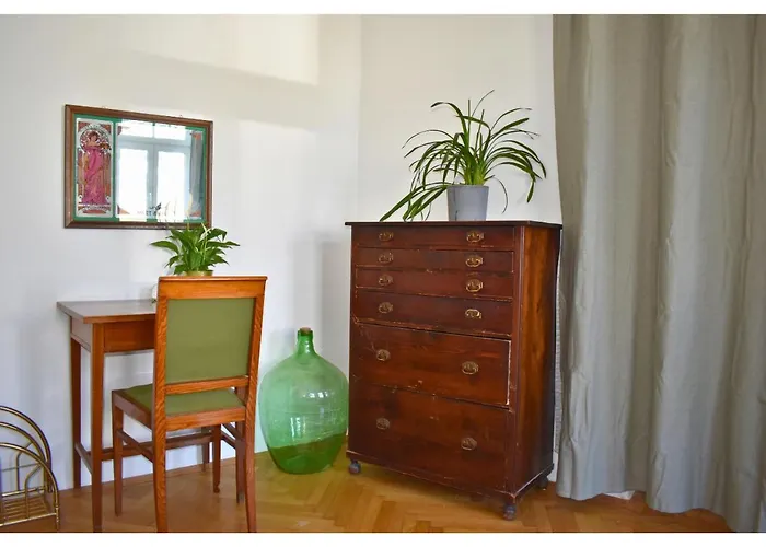 Vintage House - Lgbtq & Female Friendly *