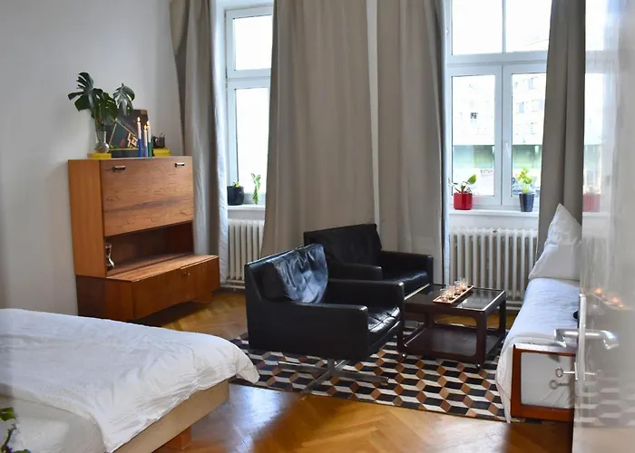 Vintage House - Lgbtq & Female Friendly